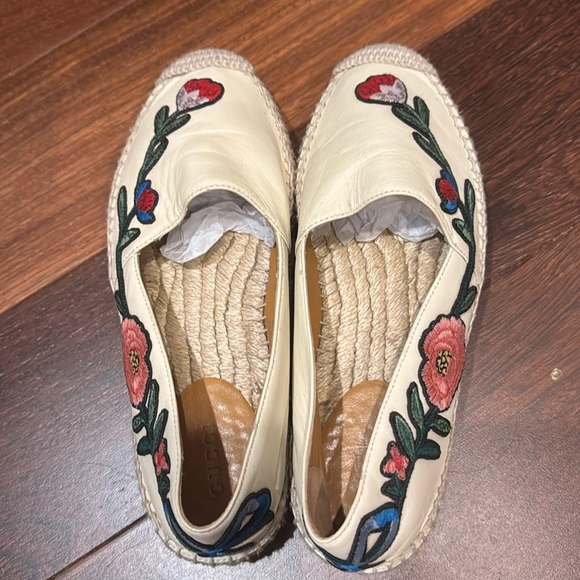 Gucci🎉host pick🎉🎈 Pilar leather espadrille with embroidered flowers - Picture 7 of 14